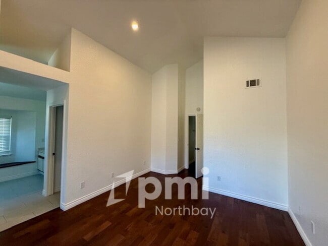 Building Photo - 1126 Meadowlark Dr
