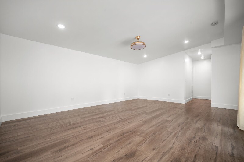 Building Photo - 324 1st Ave