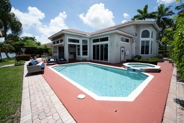 Building Photo - 576 NW 120th Dr