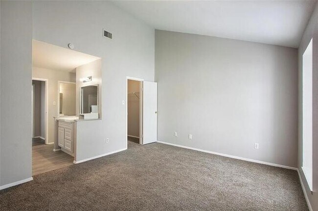 Building Photo - 8704 Victorian Village Dr