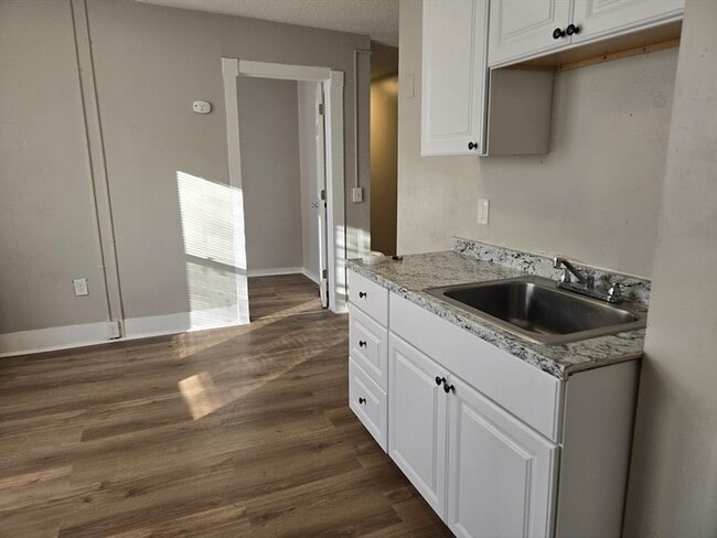 Building Photo - 529 Union St