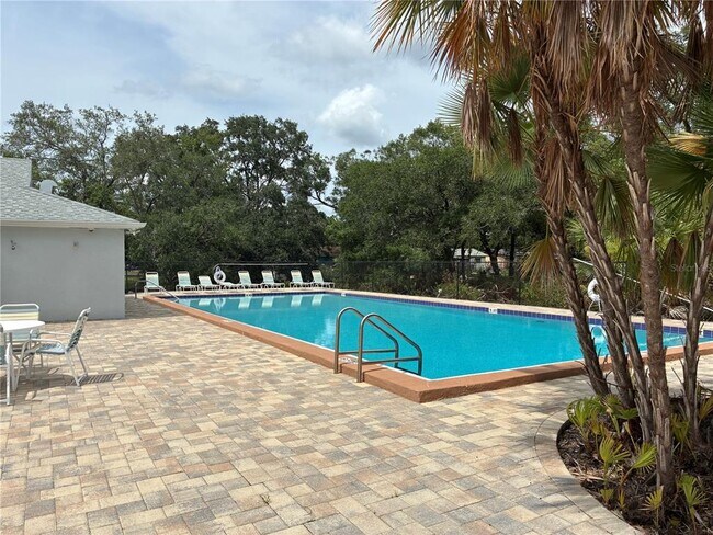 Building Photo - 4131 Dolphin Dr