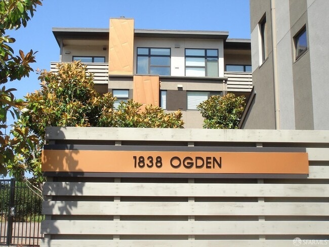 Building Photo - 1838 Ogden Dr