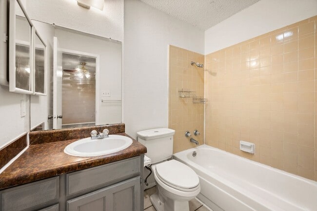 Building Photo - 6333 Scott Ct