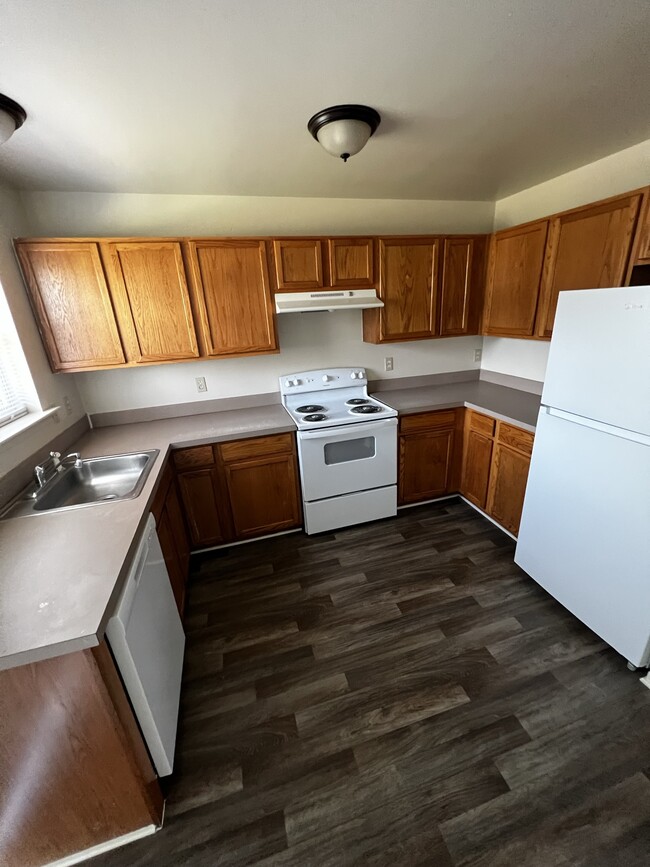 Kitchen - 217 Poplar St