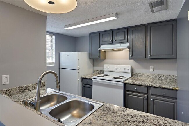 Building Photo - 1001/1003 Euclid Ave