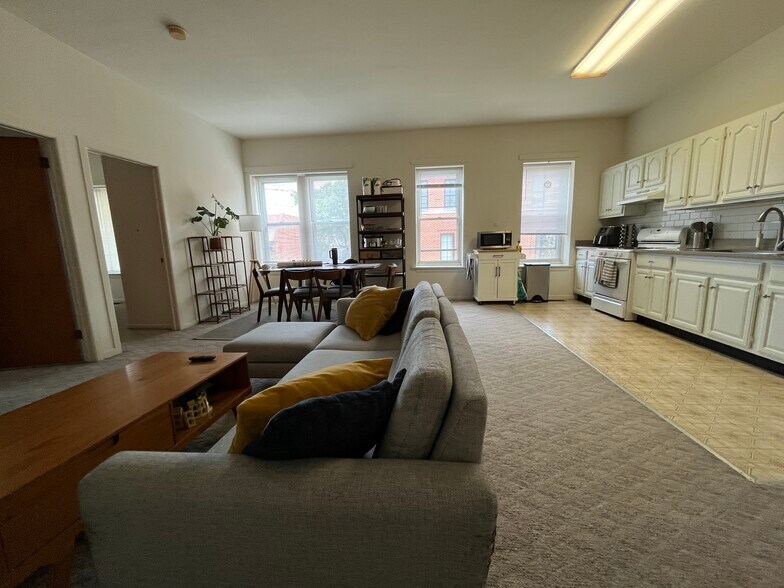 Living Rm - 2001 Green St