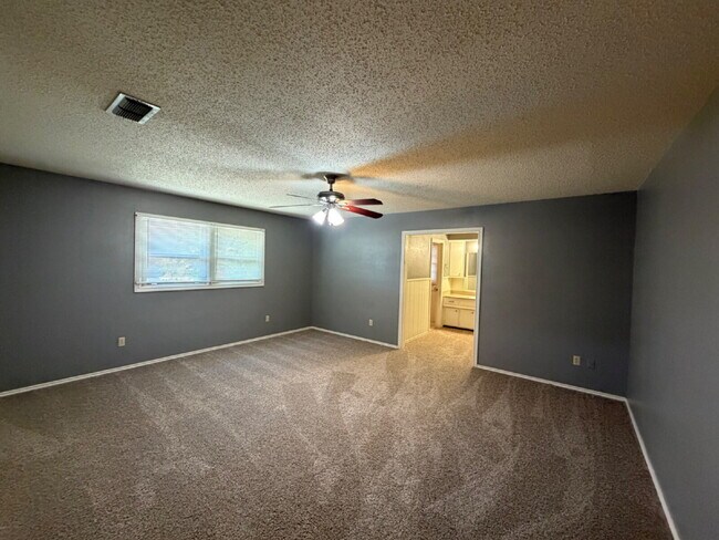Building Photo - Spacious Home Across the Street from Leftwich Park & Next Block From The Elementary!