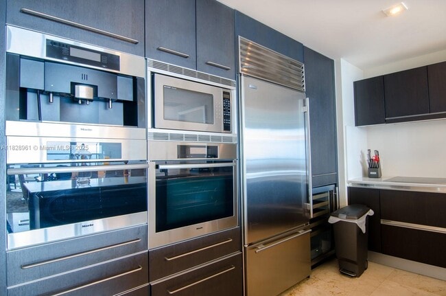 Building Photo - 17001 Collins Ave