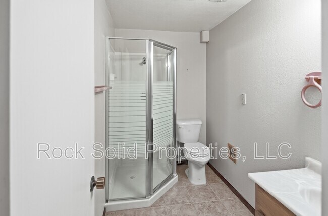 Building Photo - 5416 Meadowbrook Dr