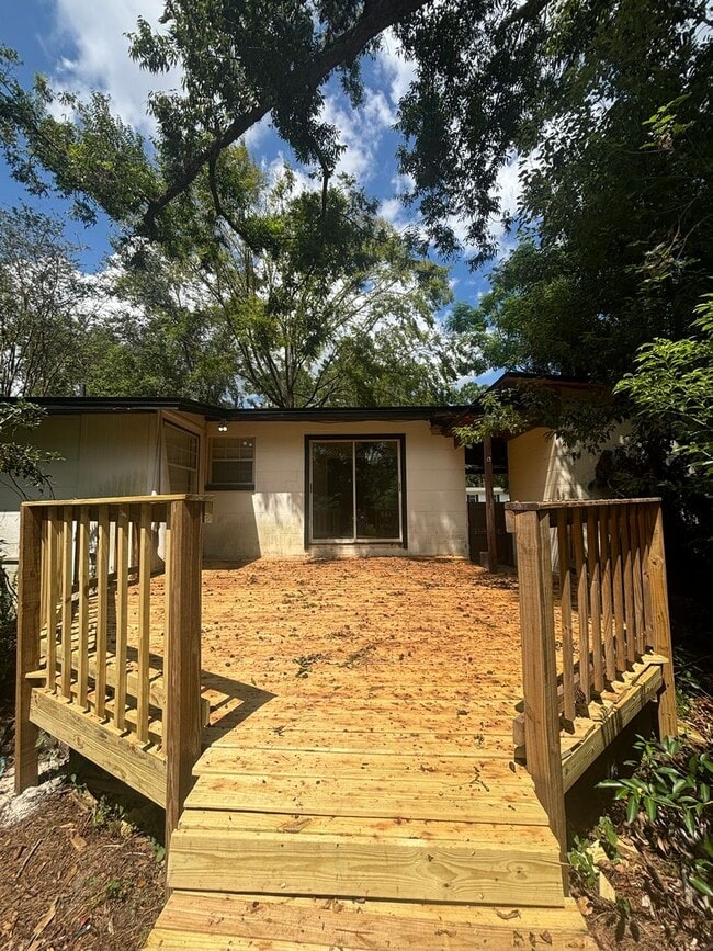 Building Photo - 3BR/1BA Close to Campus!