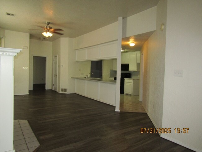 Building Photo - 503 NW Fairway Villa Dr