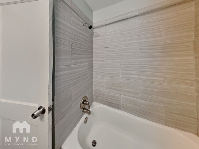 Building Photo - 837 Northview Dr