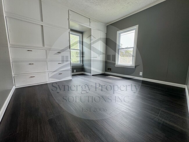 Building Photo - Crestline Home Available Now