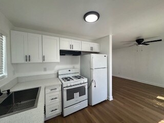 Building Photo - 121 W Century Blvd