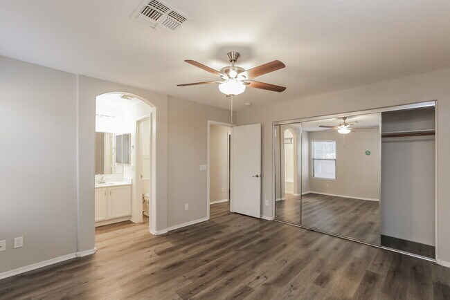 Building Photo - 7637 S 27th Way
