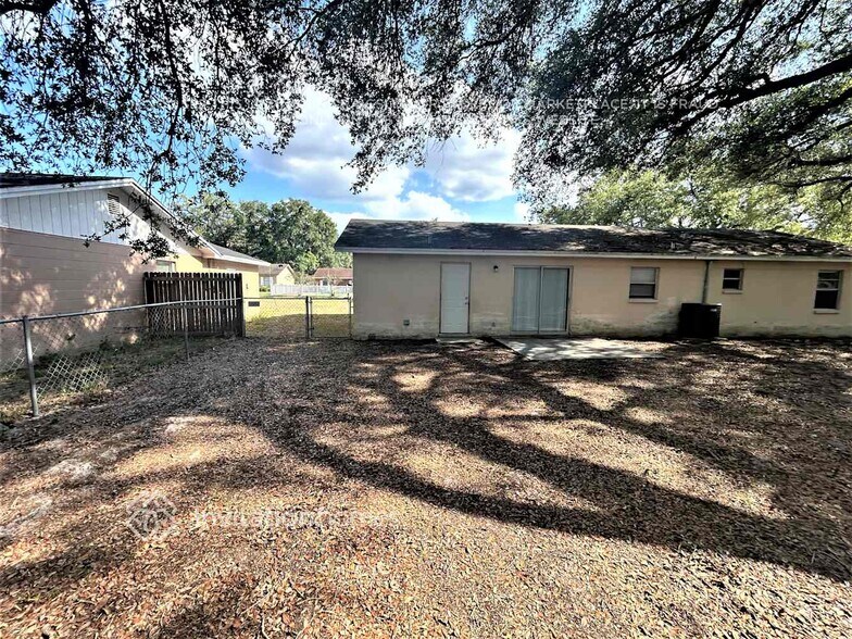 Building Photo - 837 Dove Ridge Dr
