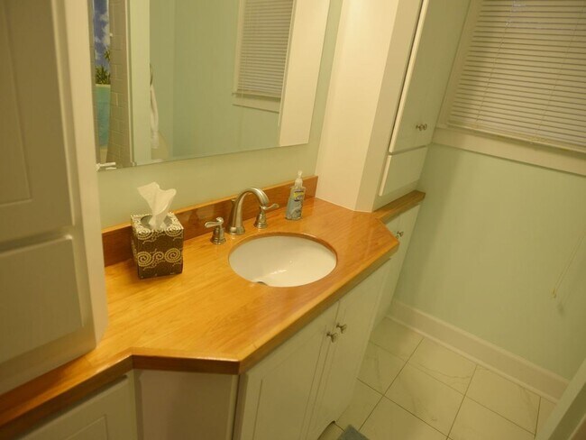 Building Photo - Charming 2BR/1.5BA Home in West Ashley – W...