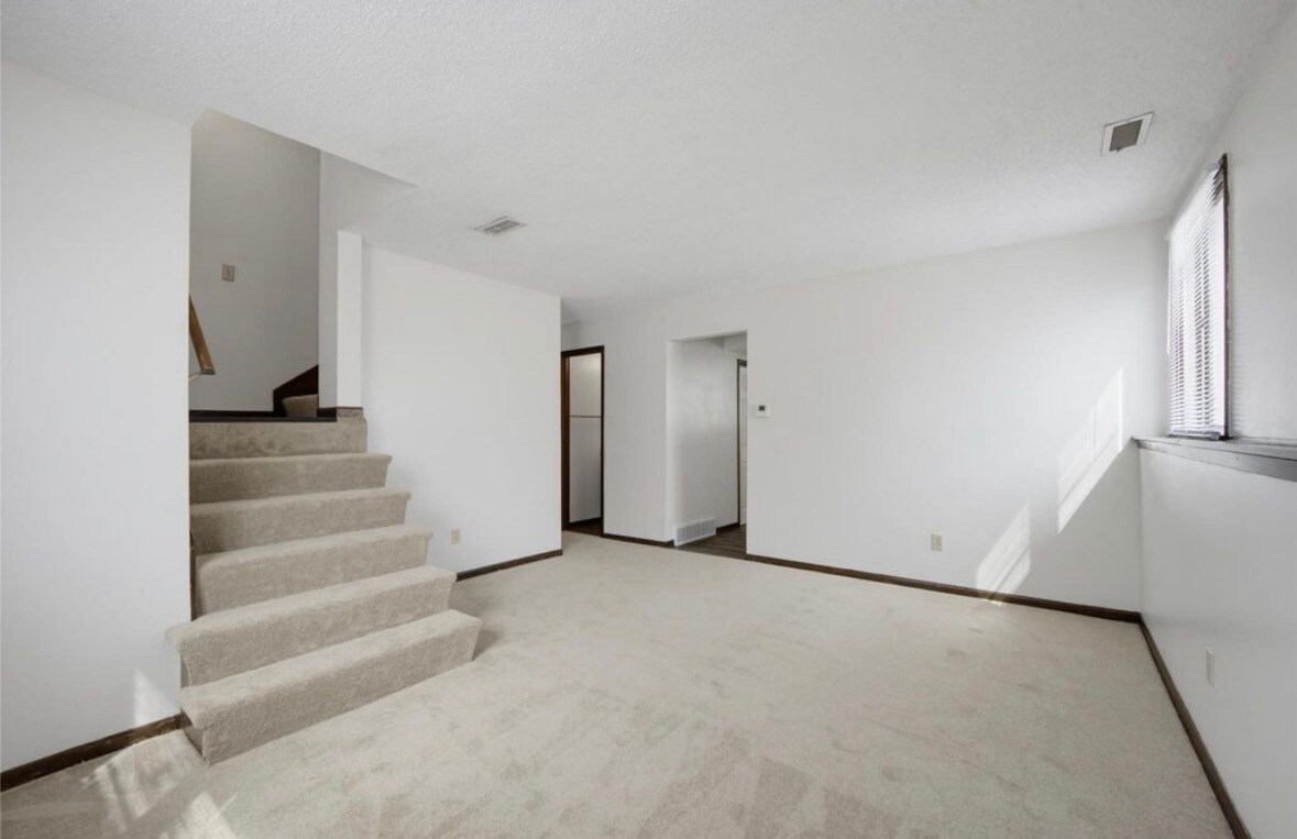 Building Photo - 1003 Lyndale Dr