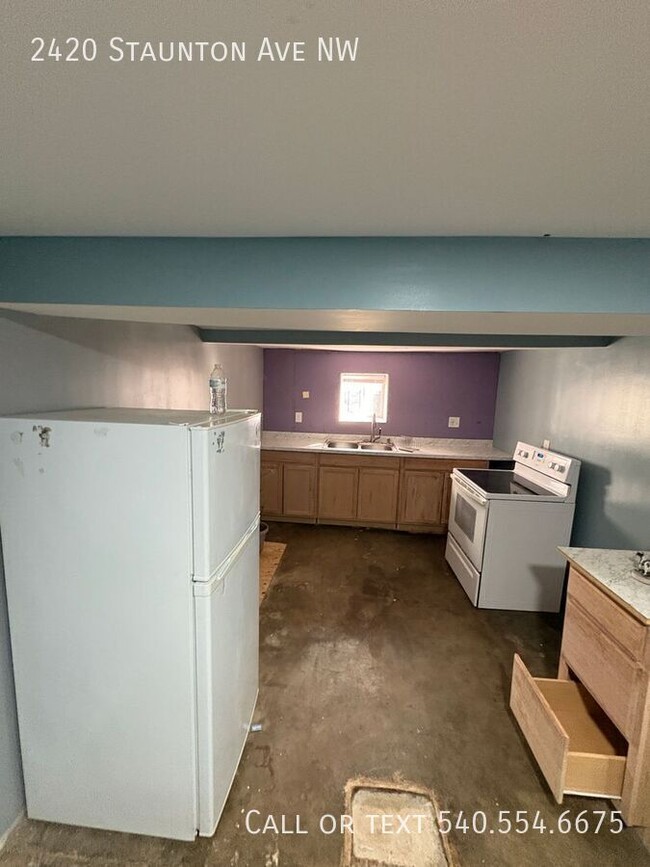 Building Photo - 4 Bed 2 Bath House off Orange Ave! (EXCUSE...