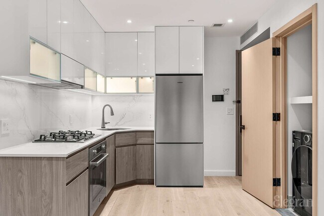 Building Photo - 42-62 Hunter St