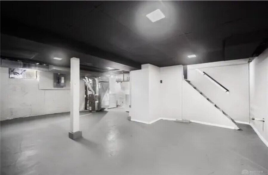 Building Photo - 2116 Moreland Ave