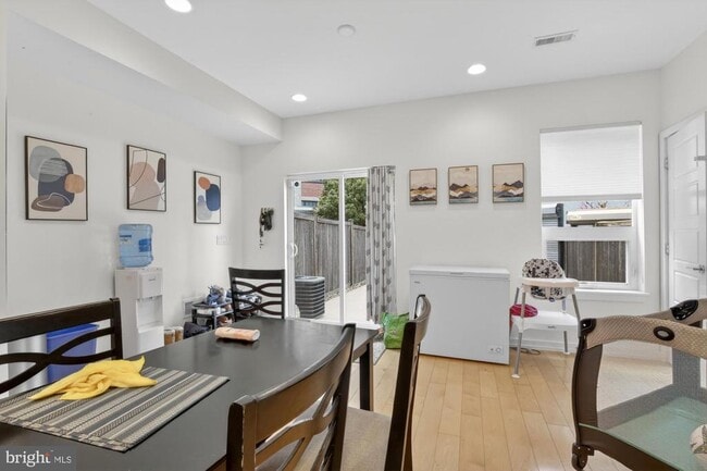 Building Photo - 1504 Earl St