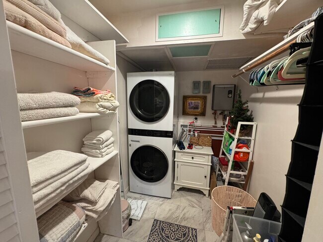 Building Photo - 5505 N Ocean Blvd