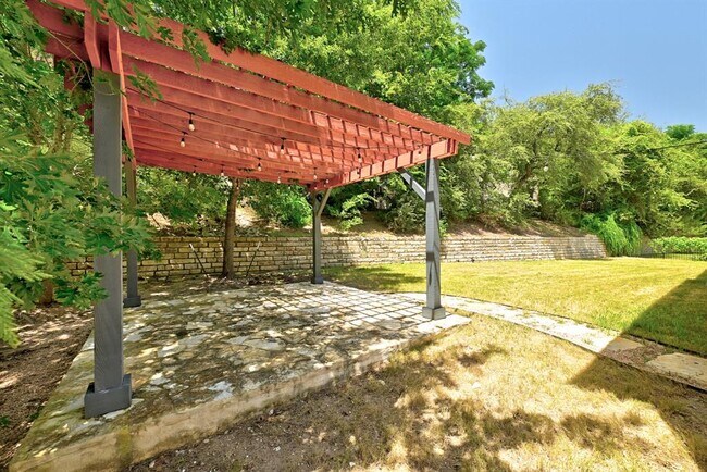 Building Photo - 201 Varco Dr