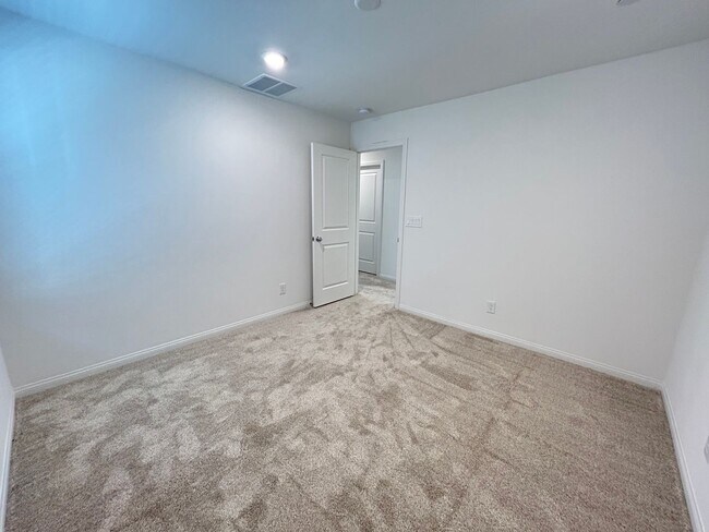Building Photo - Inspirada Two-story 5-bedroom 4.5-bathroom Home!