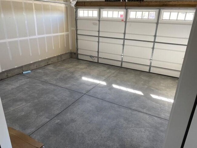 Building Photo - Flying Horse Luxury 4 Bed Townhouse with Mt. Views