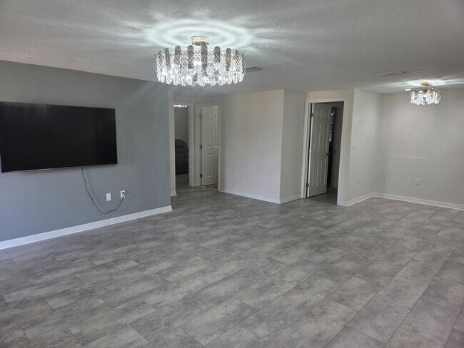 Building Photo - 3922 Cochise Terrace