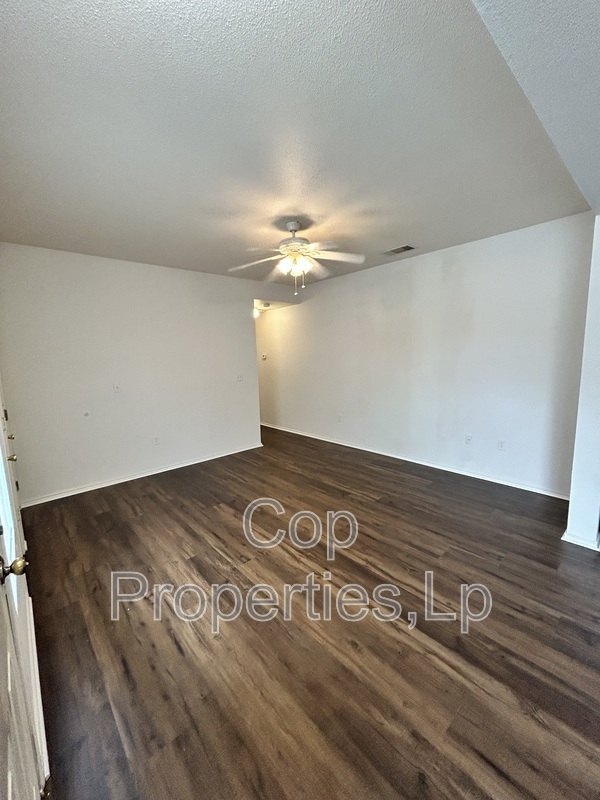 Building Photo - 15416 Kamary Ln