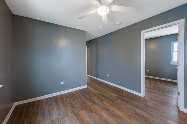 Building Photo - 2446 W 69th St