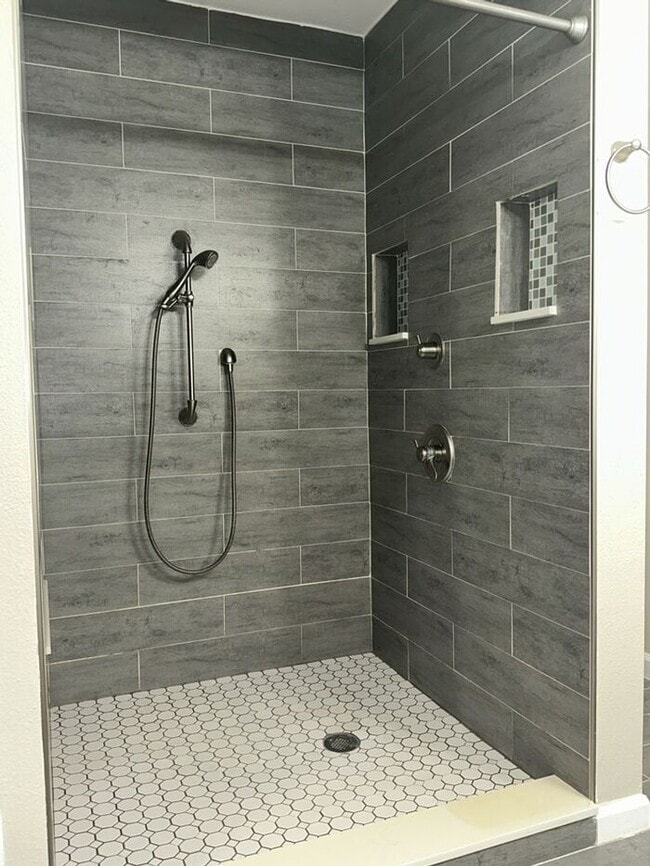 Building Photo - THE TRIAD TOWNHOMES IN CARROLLWOOD
