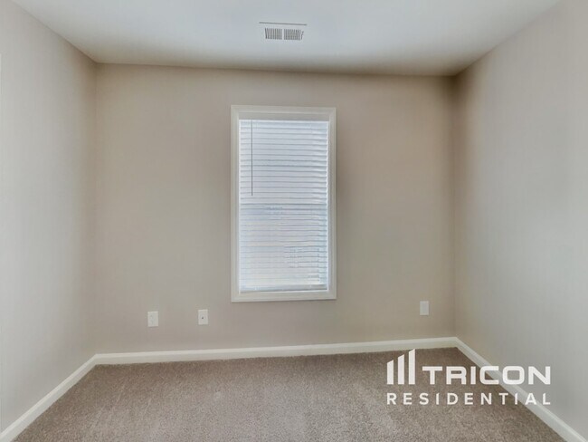 Building Photo - 547 Hay River St