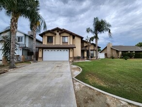 Building Photo - 3 bedrooms /2.5 bath two-story gem boasts ...