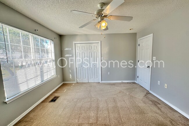 Building Photo - AVAILABLE NOW - Fort Walton Beach townhome!