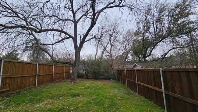 Building Photo - 2115 Glenwood Ln