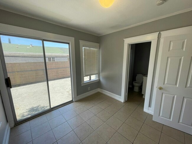 Building Photo - 331 N 5th St