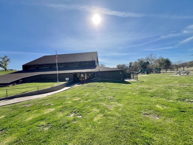 Building Photo - 27030 Oakflat Dr