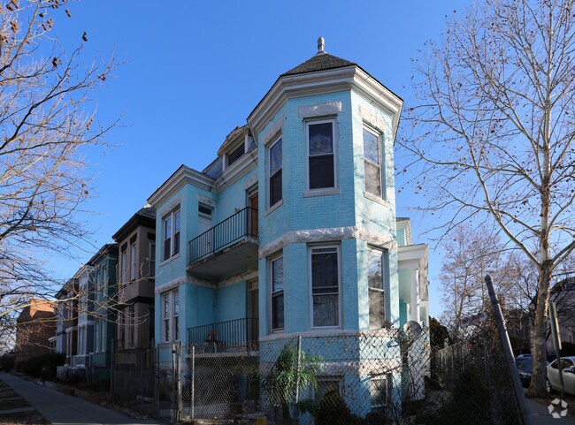 Building Photo - 1323 Monroe St NW