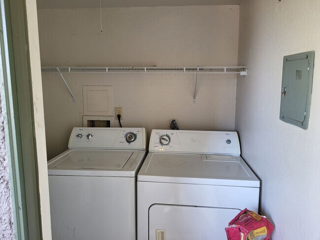 Building Photo - 1412 Bass Dr