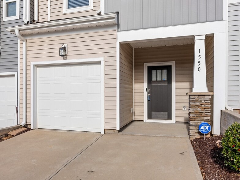 Building Photo - 1550 Rivermeade Dr