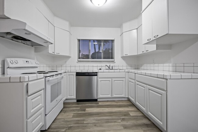 Building Photo - 3 Bedroom 2 Bathroom House For Rent!