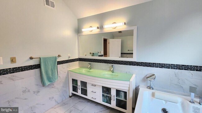 Building Photo - 5503 Chestermill Ct