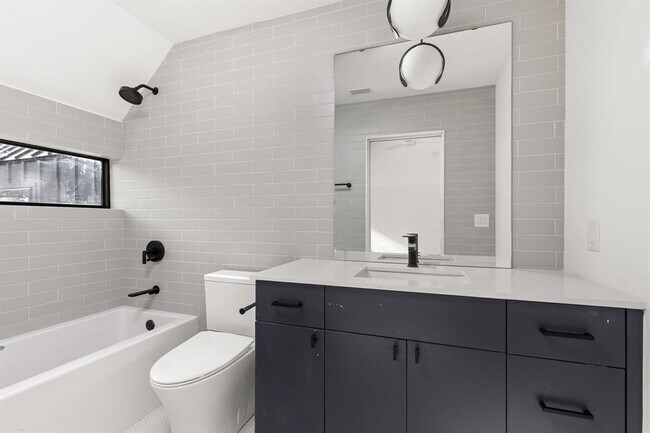 Building Photo - 1603 Chelsea Ln