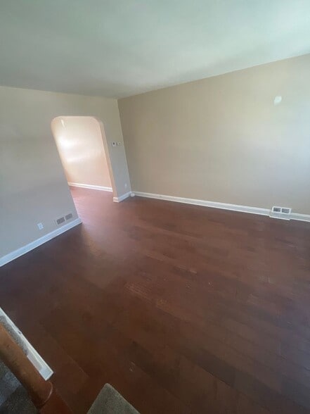 Building Photo - 551 Welbrook Rd