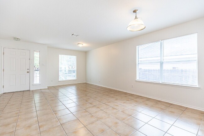 Building Photo - 2476 Medina Dr