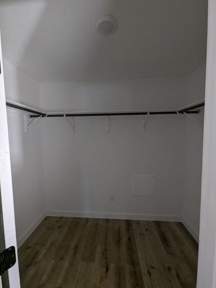 Building Photo - 2105 Vista Encino